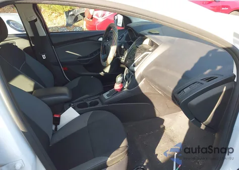 2014 Ford Focus Se z USA, uszkodzony, nr VIN 1FADP3F27EL257210